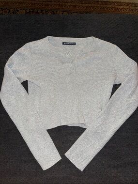 Brandy Melville Gray Ribbed Henley Long Sleeve Crop